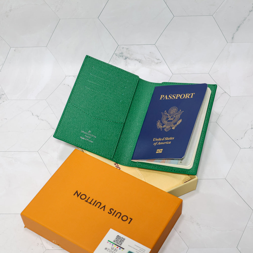 LV Passport Holder Golf Green